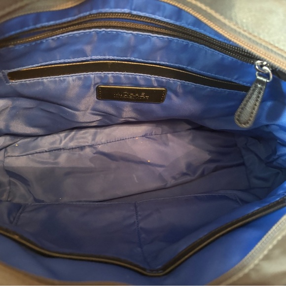 ☀️Michael Michael Kors Shoulder Bag
Grey Nylon - Picture 4 of 7